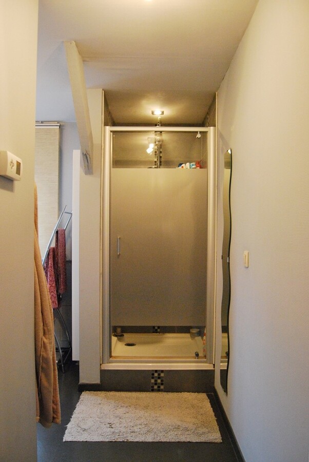 Instapklare woning met 2 stallen op ca.4000m² te Lebbeke 