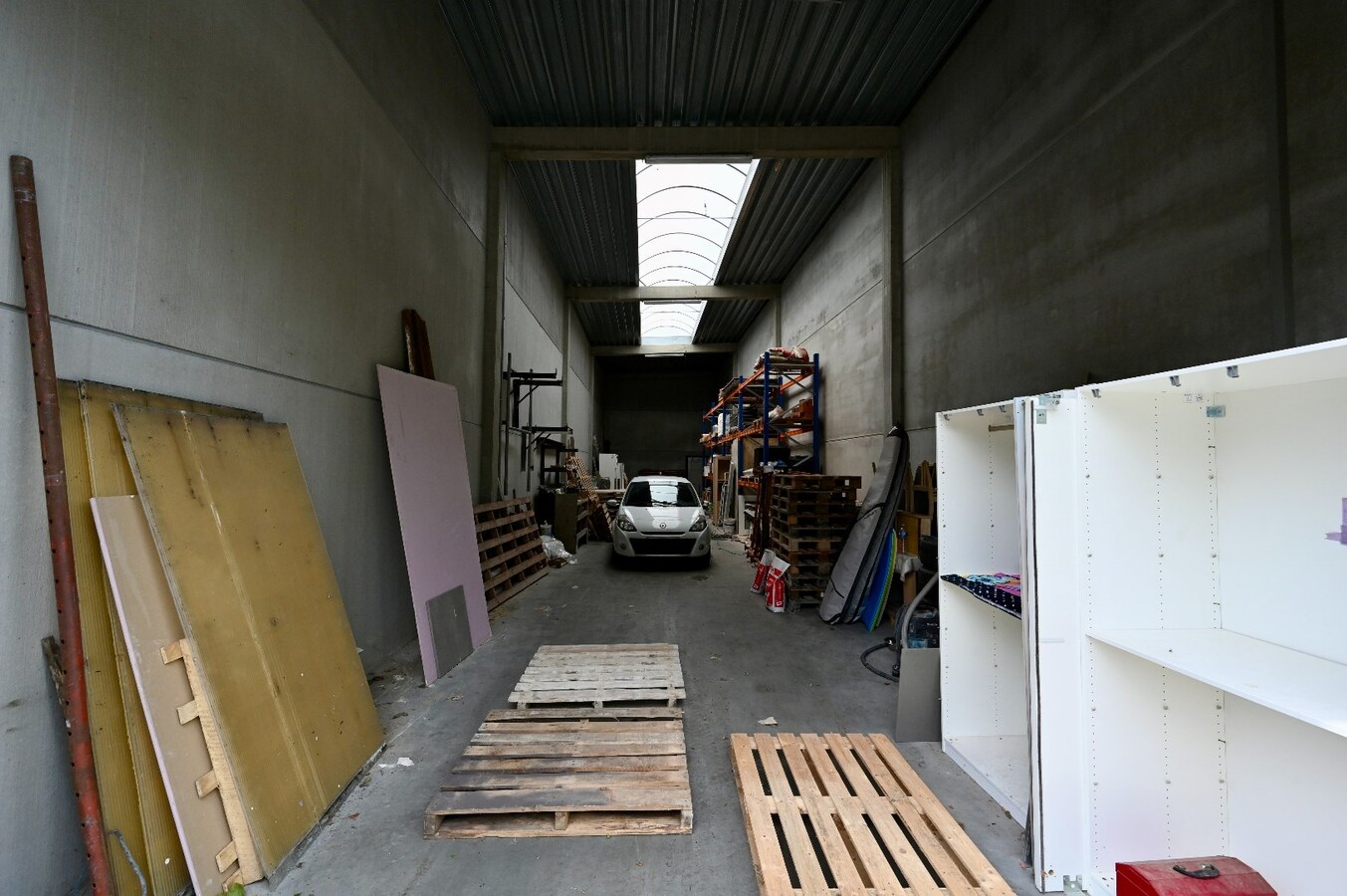 RECENTE RUIME LOODS OP CENTRALE LIGGING TE BREDENE 