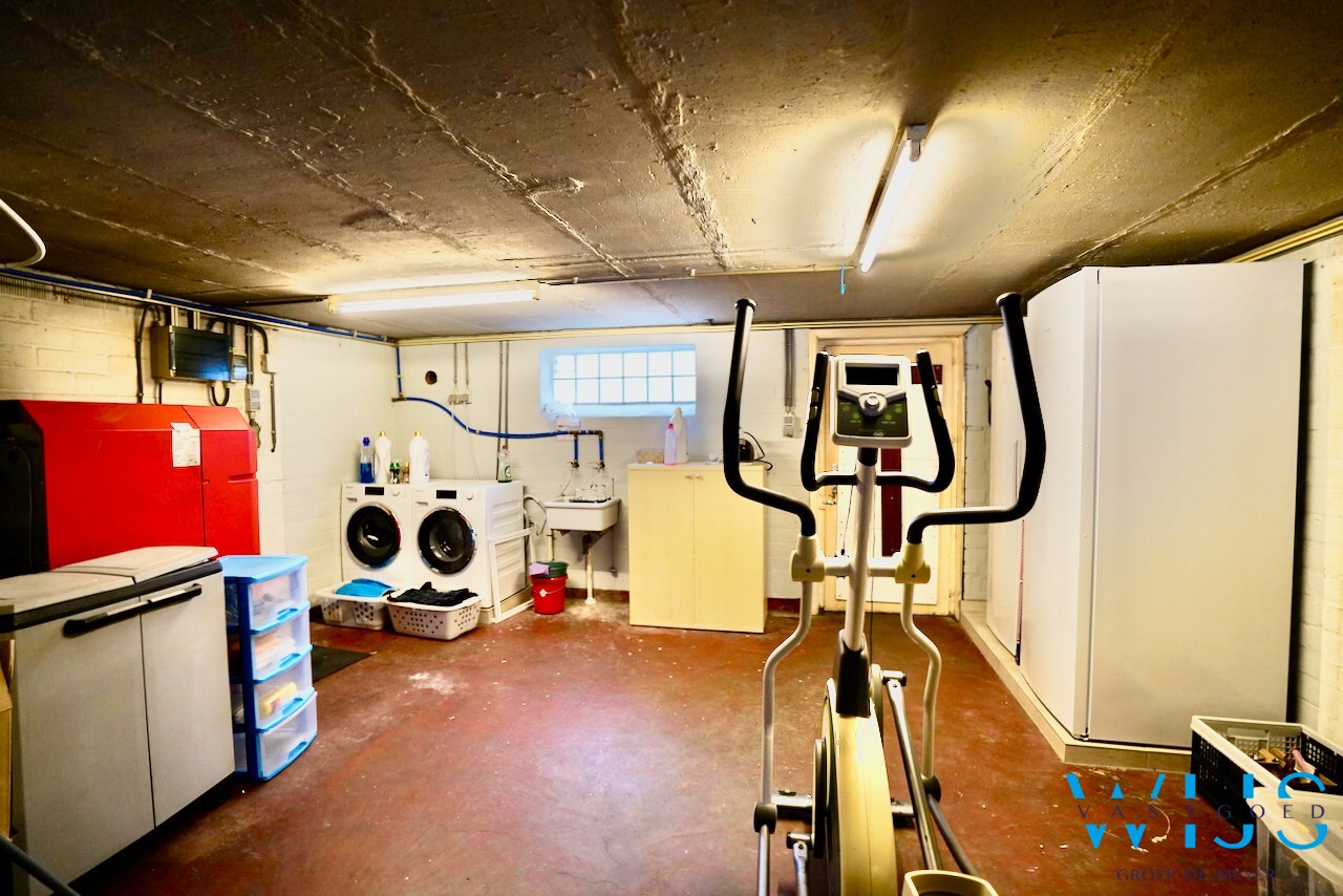 Woonhuis met 6 slaapkamers op TOPlocatie te EVERGEM ! 