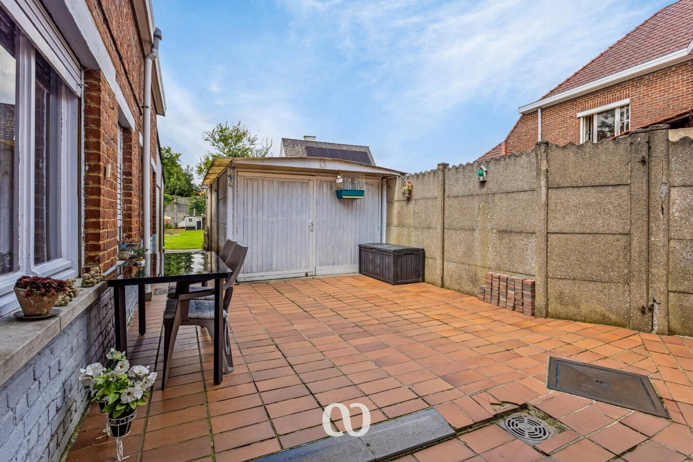 Op te knappen woning met 3 slaapkamer, oprit en garage op toplocatie 