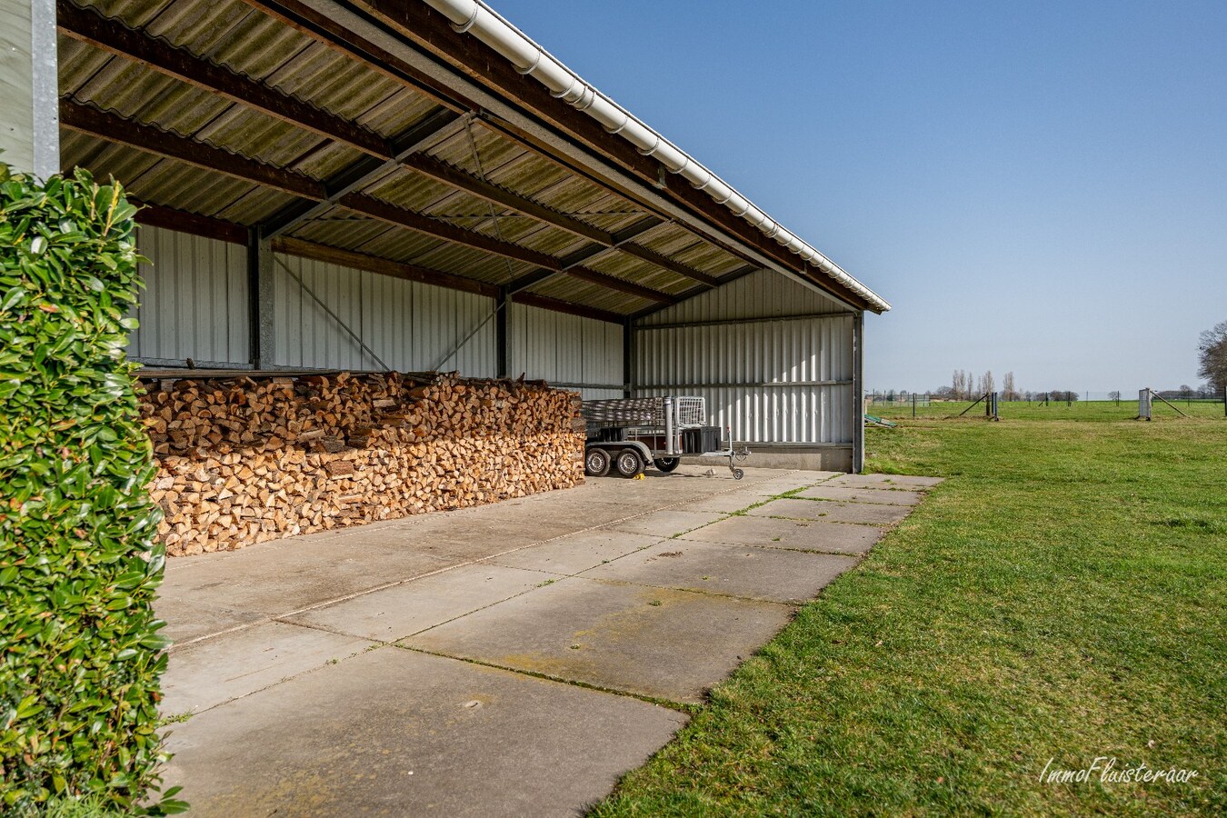 Woning met paardenstallen en buitenpiste op ca. 6,5ha te Bree 