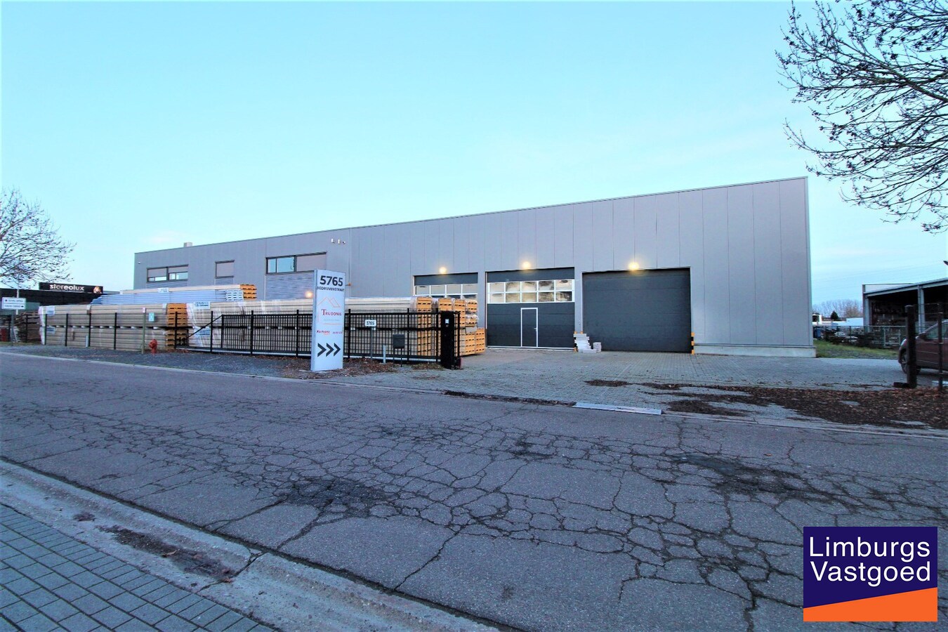 TRUDONIS - KMO UNIT 7 - 136 m² - sectionaal poort - nabij N79 