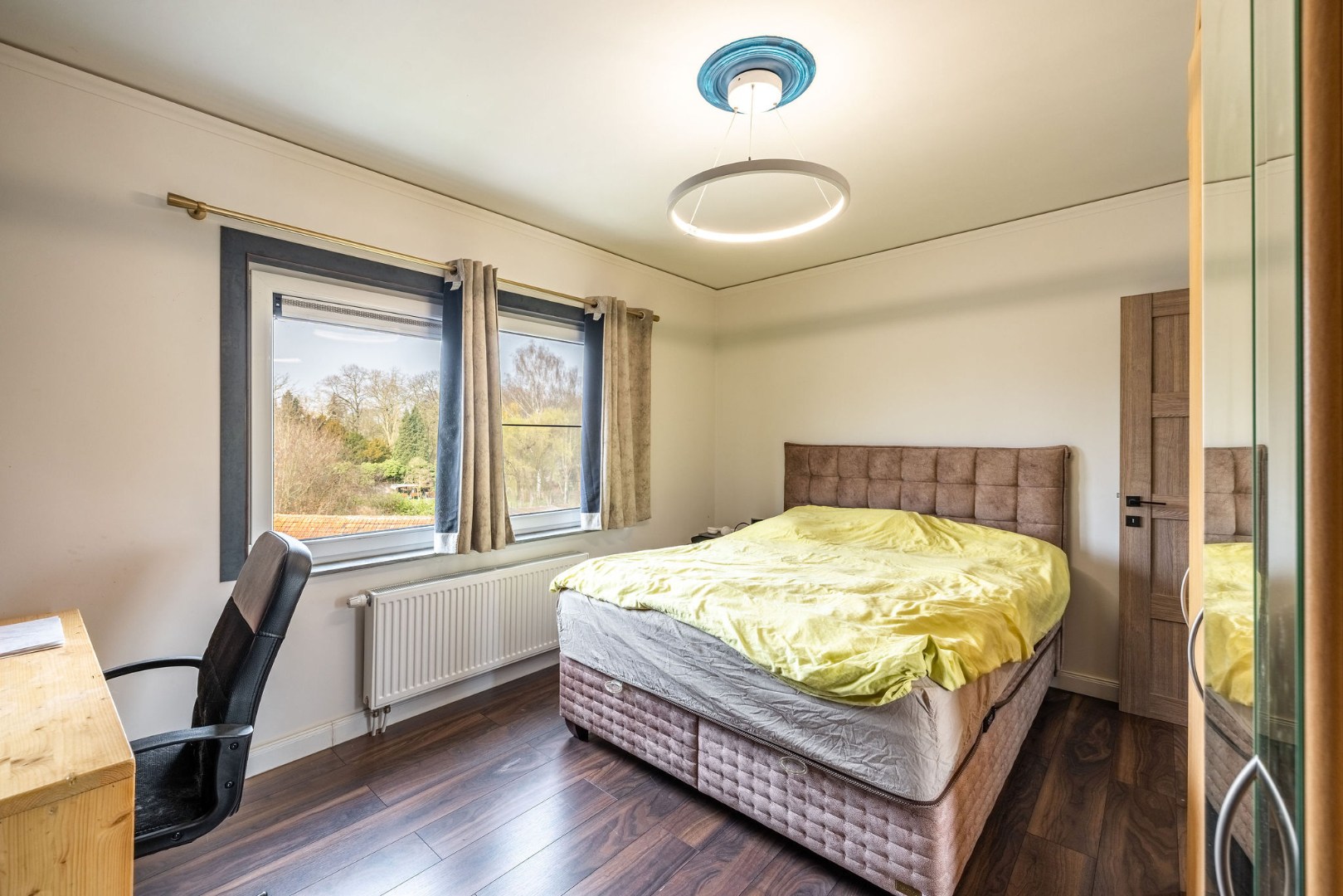 Hoogwaardig gerenoveerde stadswoning met 4 slaapkamers en zuidgericht dakterras 