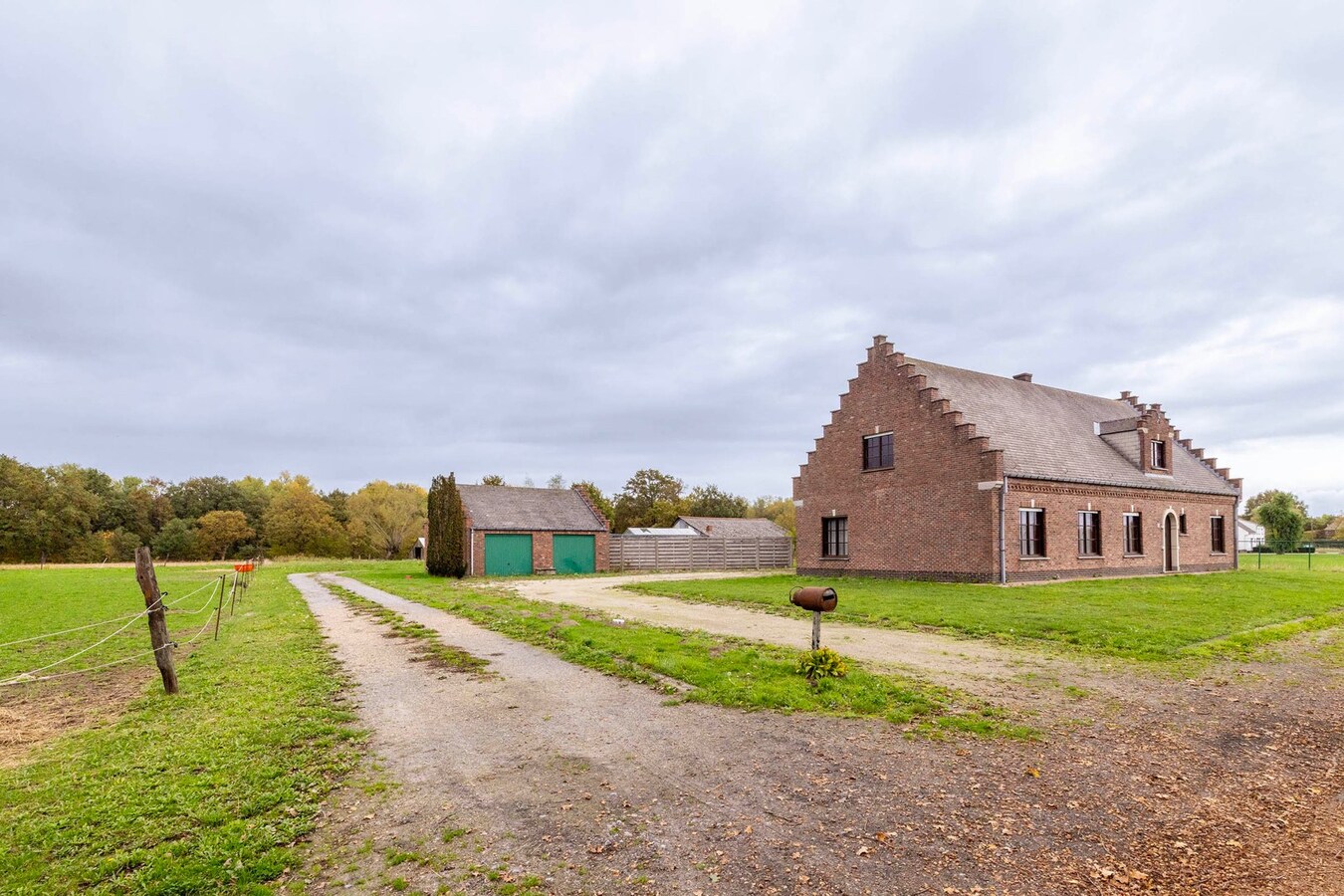 Landelijk gelegen woning met weiland op 90a 35ca 