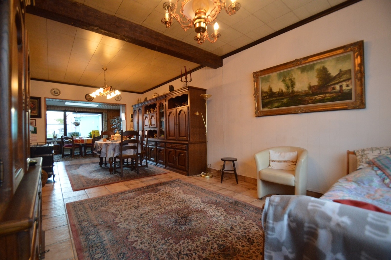 Volumineuze, te renoveren woning met garage - Heist 