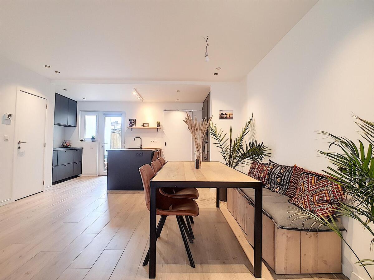 Ruim, knap gerenoveerd 1-slaapkamerappartement  met terras  - Heist 