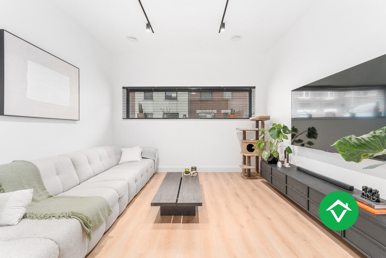 Hoog gerenoveerde woning met tuin en 4 slaapkamers te Roeselare 