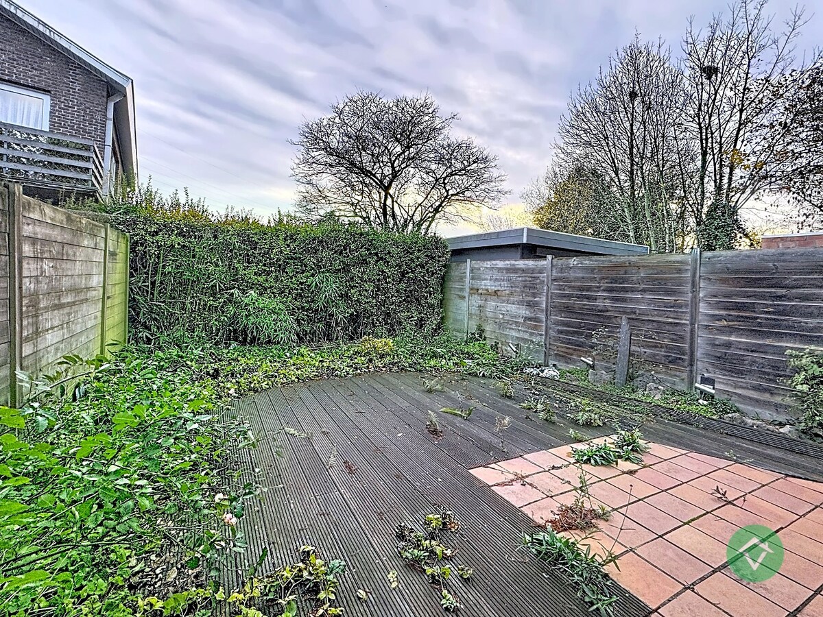 Gelijkvloers appartement met autostandplaats en garage te Roeselare 