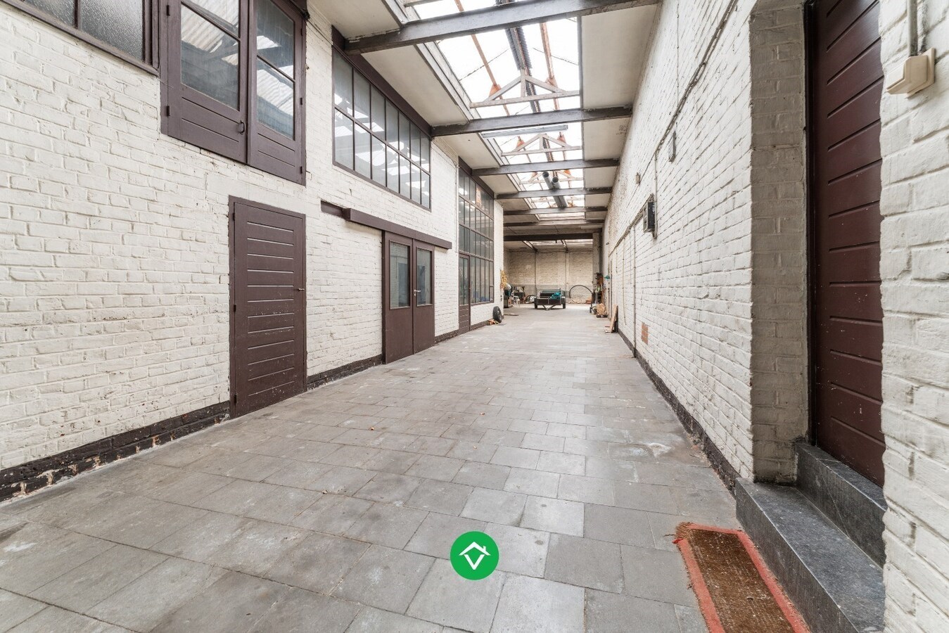 Ruime woning met 7 slaapkamers en loods (320m²) in centrum Roeselare 