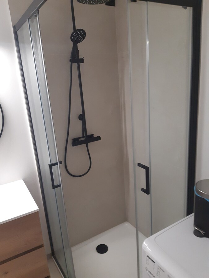 Ruim en lichtrijk appartement - centrum Gavere. 