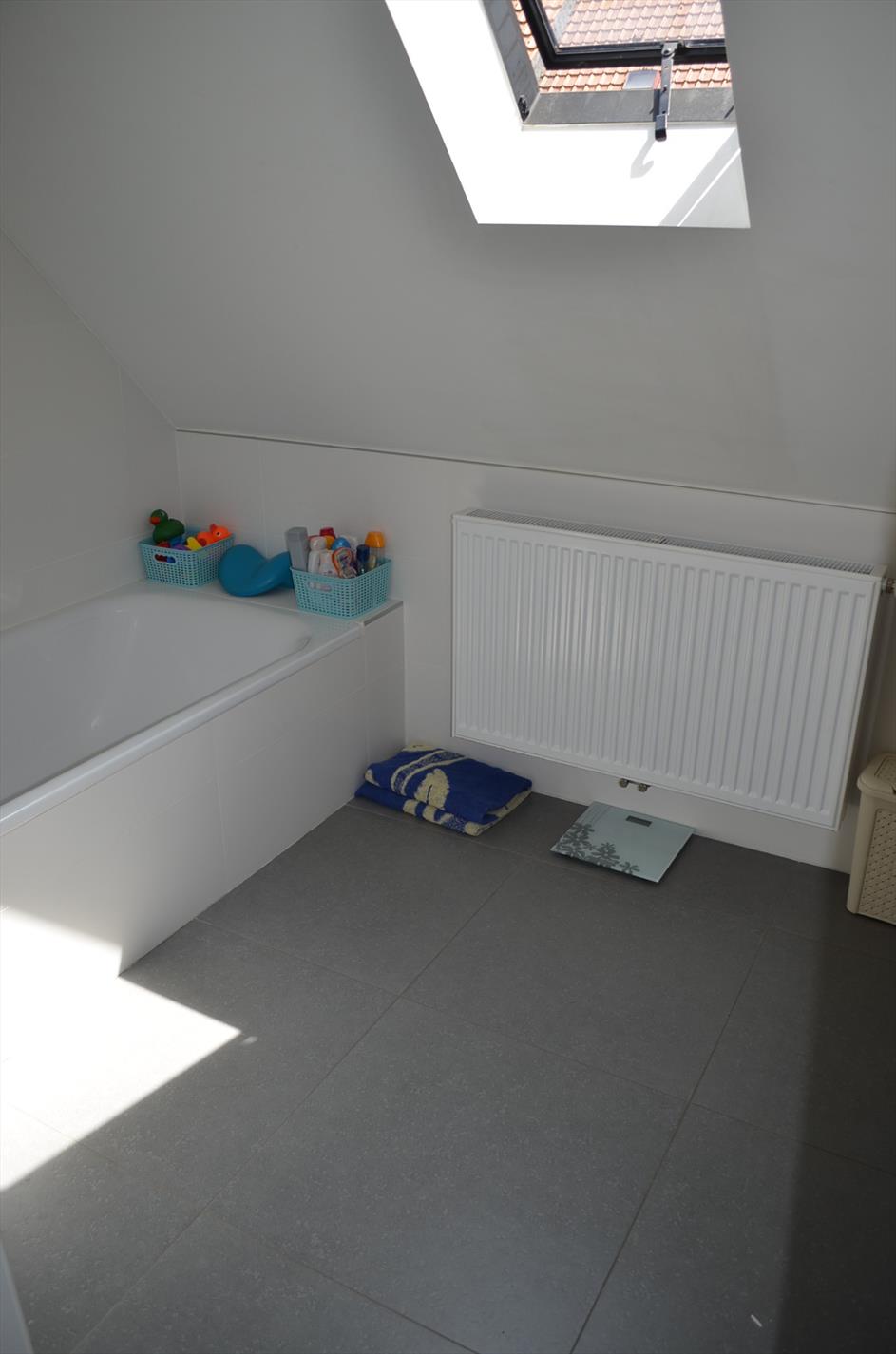 Recente gezinswoning met 3 slpks, tuin, terras en garage te Lembeke 