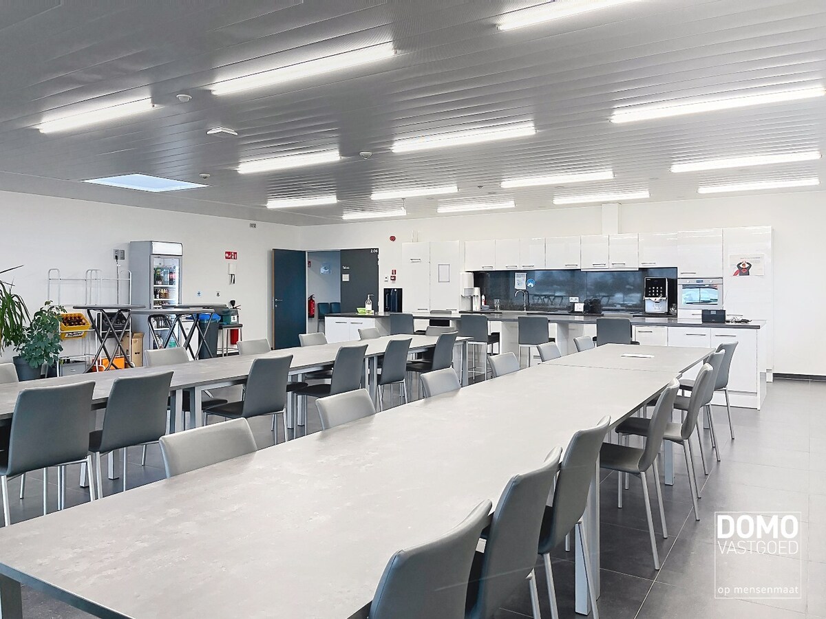 INNOVATIEVE RUIMTE MET LABO, LOGISTIEKE VOORZIENINGEN EN RESEARCH &amp; DEVELOPMENT IN EEN ECO-BEDRIJFSGEBOUW TE PAAL 