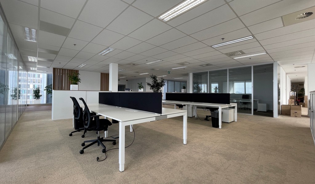 Vernieuwde kantoren te huur in Ahlers Building te Antwerpen