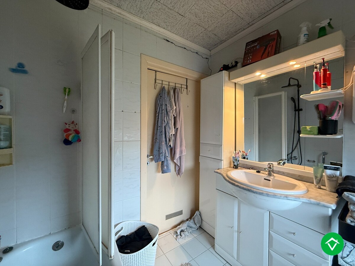 Ruime, stevige woning met 3 slaapkamers, garage en tuin te Izegem 