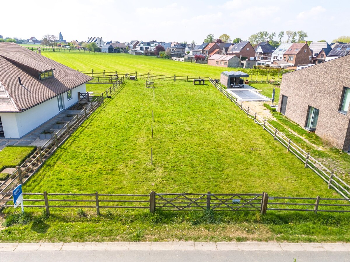 Bouwgrond voor OB met gunstige oriëntatie op toplocatie te Godveerdegem 