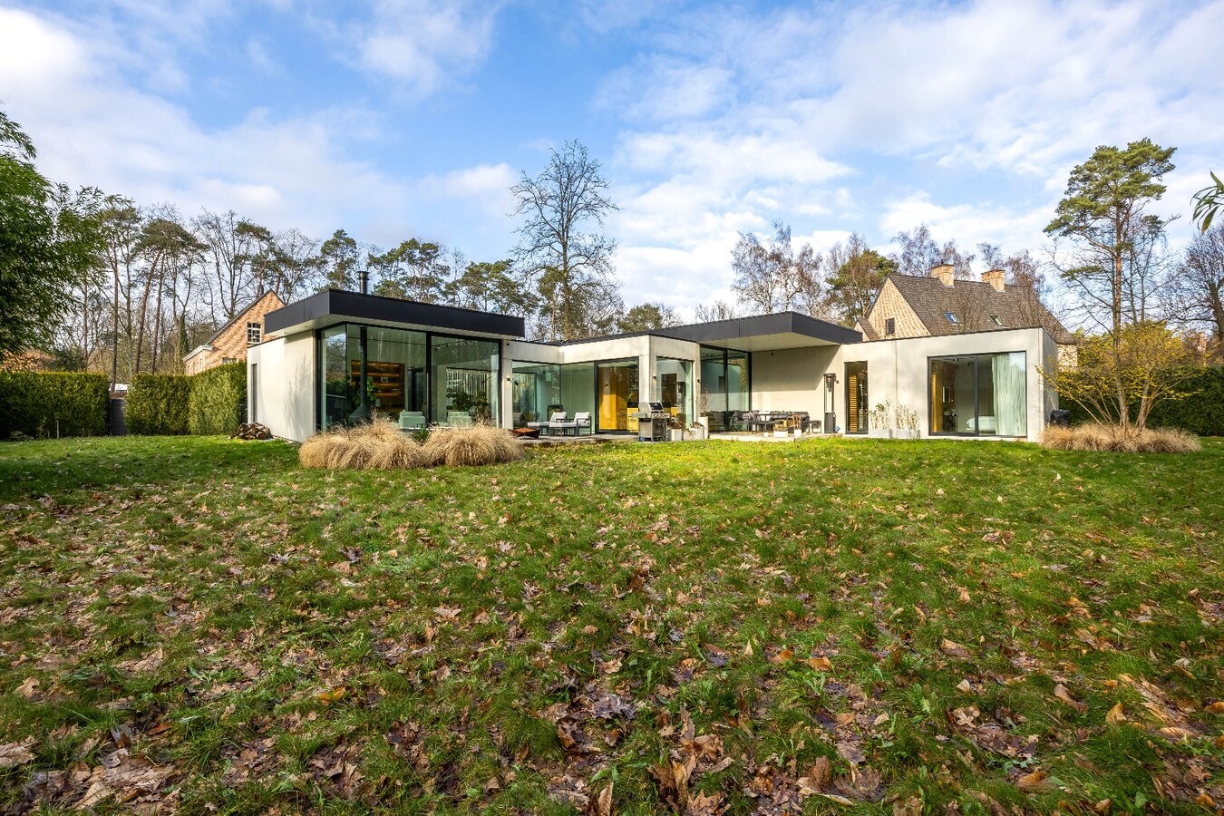 Moderne gelijkvloerse designvilla in exclusief privédomein 