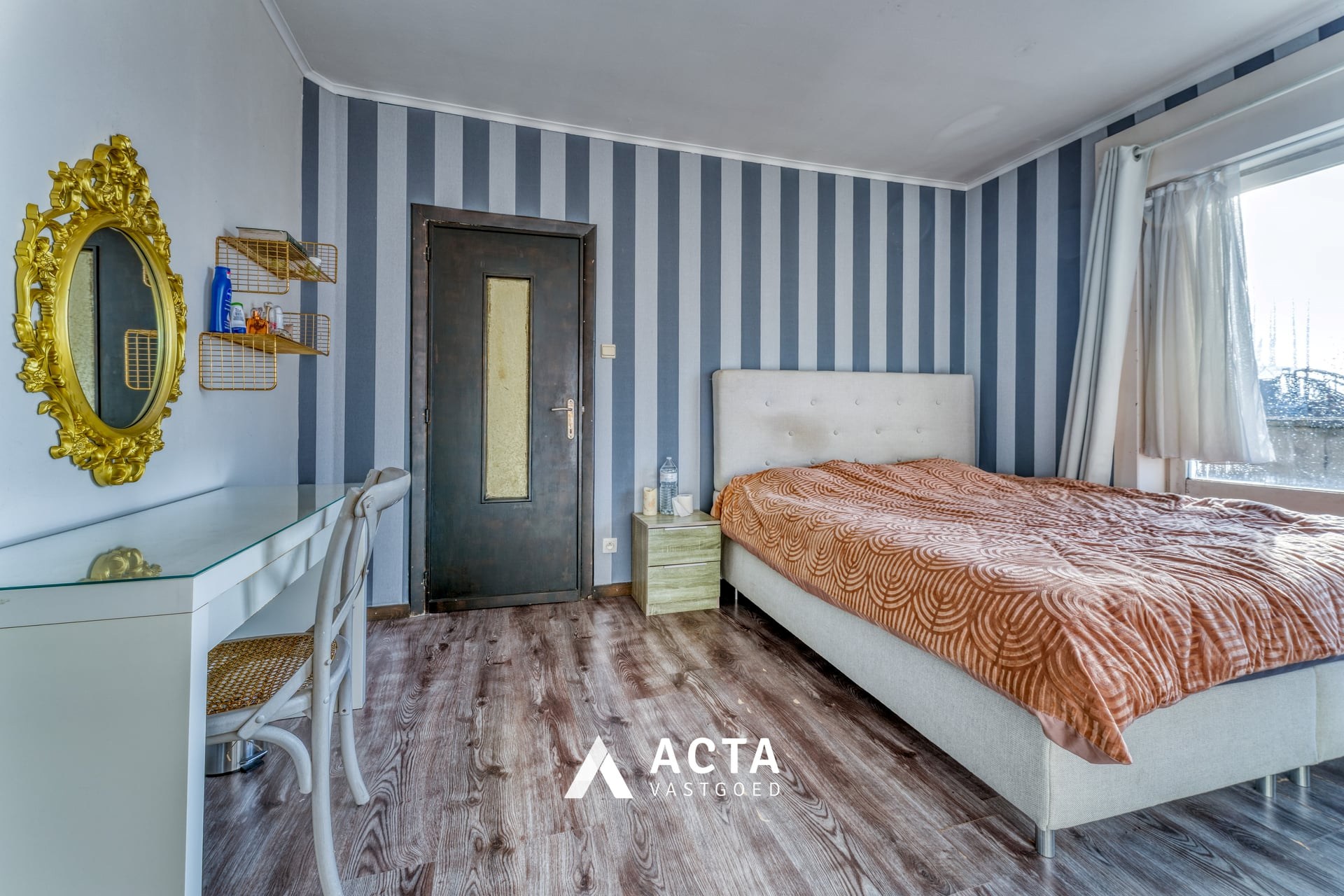 Halfopen bebouwing met vier slaapkamers in Mariakerke 