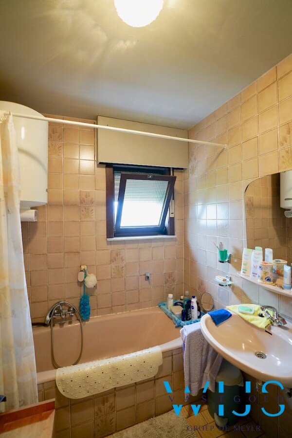 Te renoveren woonhuis op 1.526m² te Evergem ! 