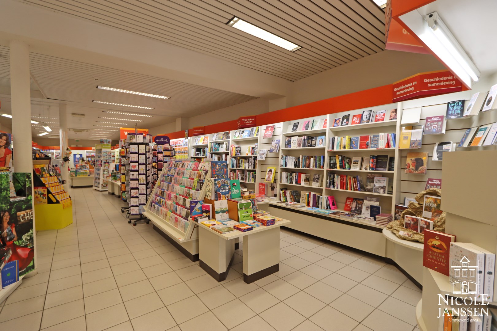 Mooi verzorgde en instapklare gelijkvloerse handelsruimte in centrum Maaseik 