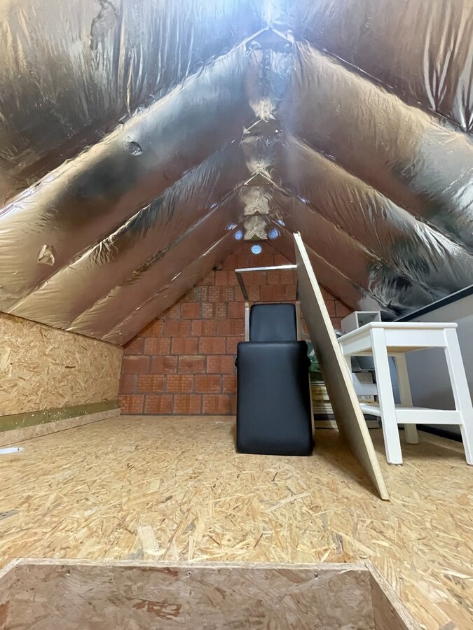 Verzorgde bel-etagewoning met 3 slpk, terras, patio  en garage nabij het centrum van As. 