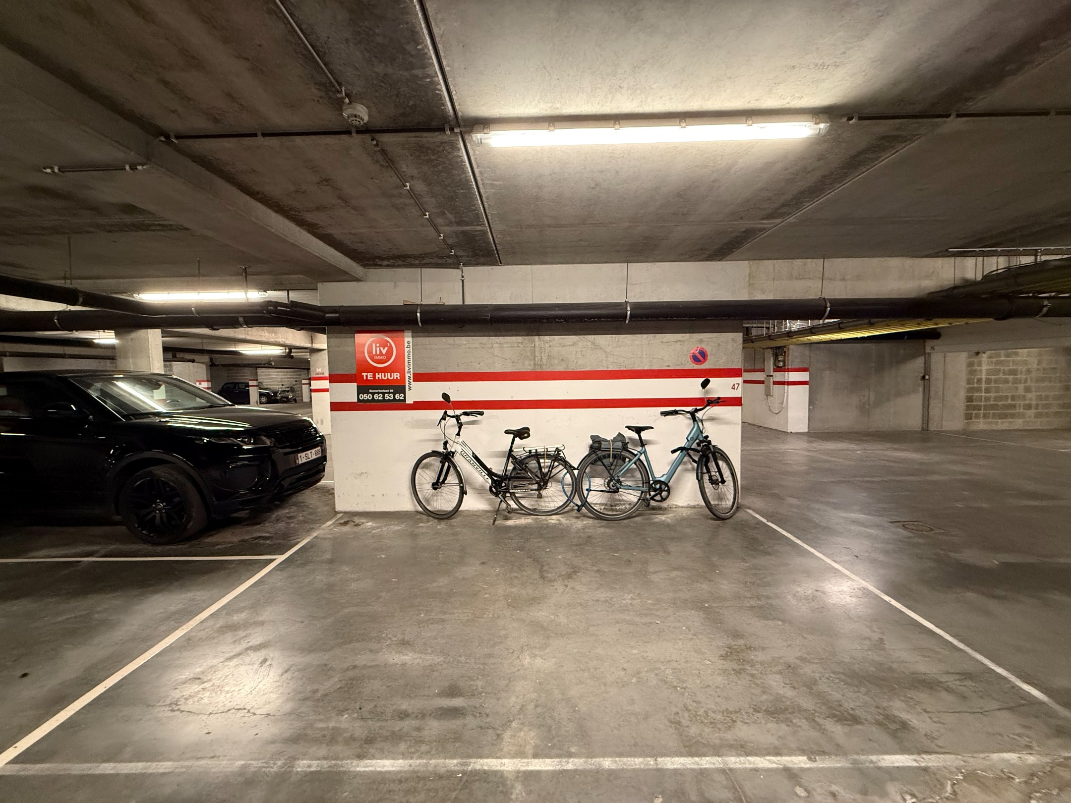 Ruime Staanplaars te huur in de Van Bunnenlaan. 