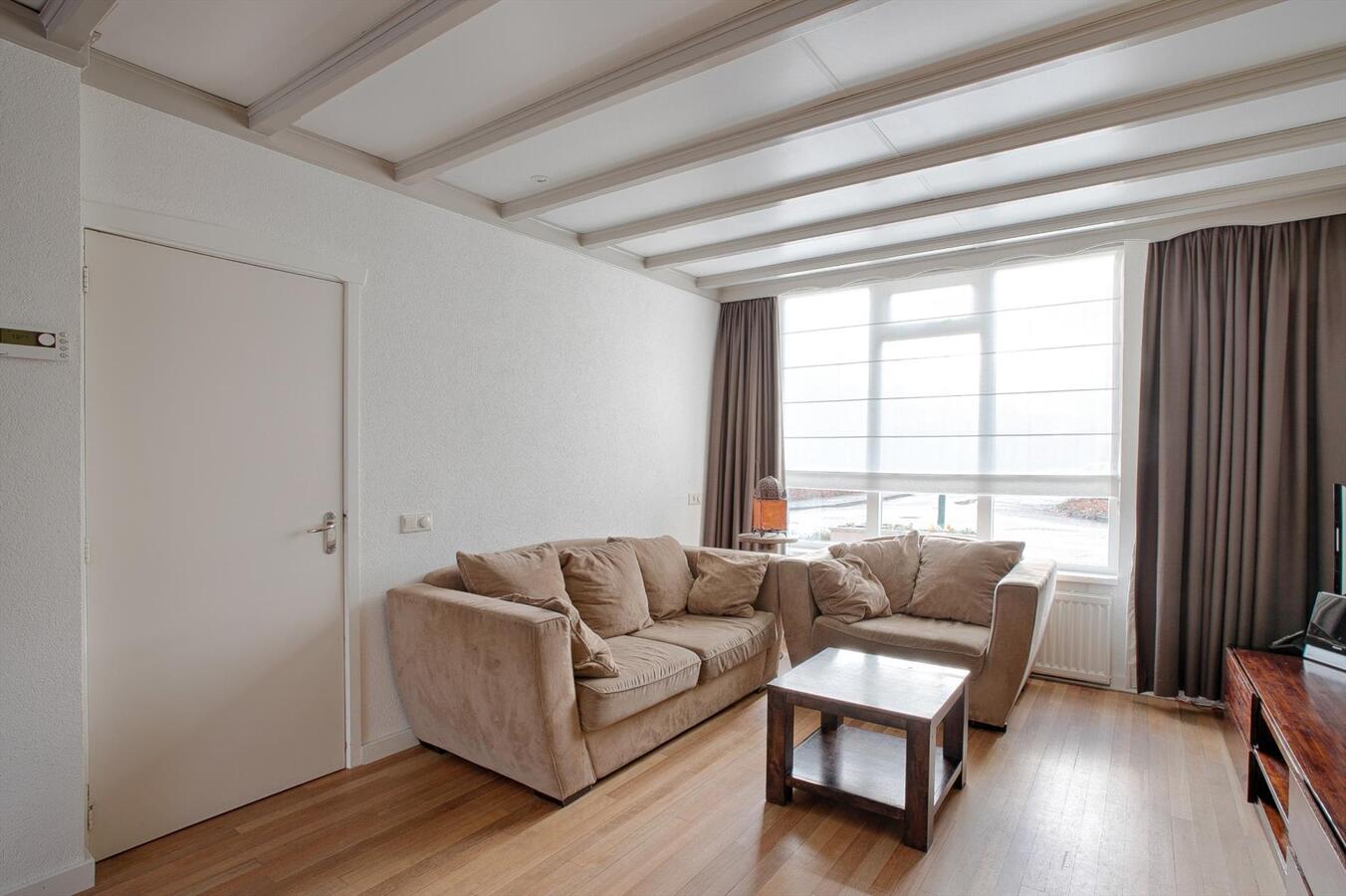 Ruim uitgebouwde hoekwoning met garage, berging, carport en vrije achterom gelegen in een rustige, kindvriendelijke straat tegenover een speelveld op 218 m² aan de Kievit 5 te Luyksgestel. 