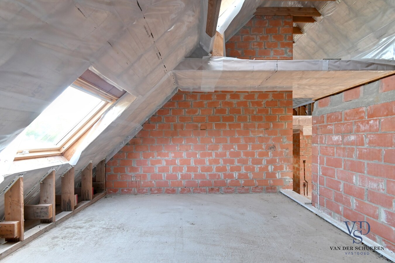 Eigentijdse woning (nog af te werken) te Vurste. 