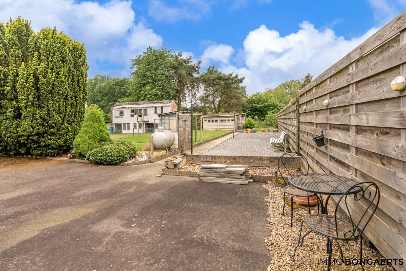 Rustig gelegen woning met tuin, garage en 3 slaapkamers. 