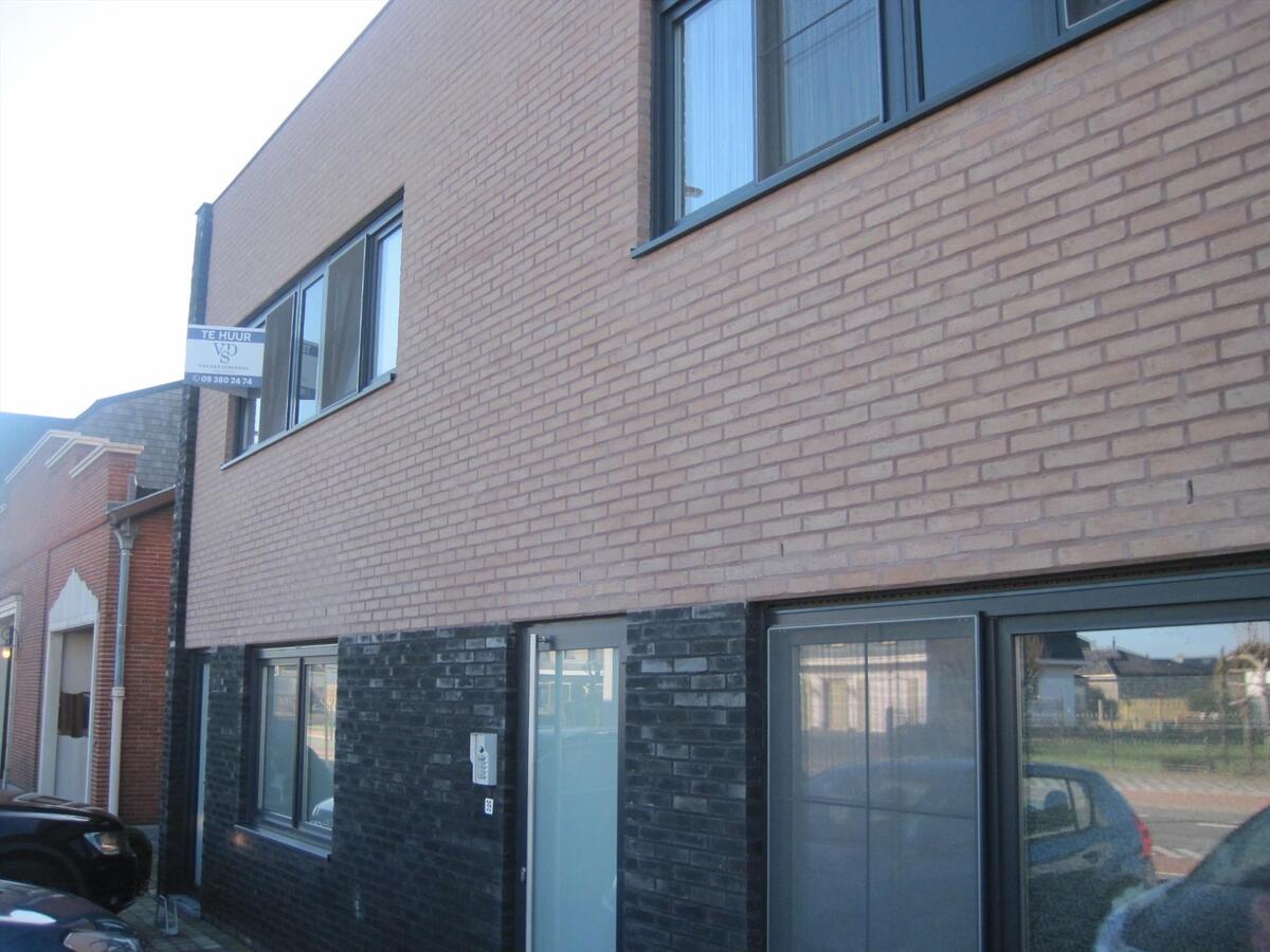 Ruim 2-slp-appartement met groot zonneterras én garage. Geen vaste kosten ! 