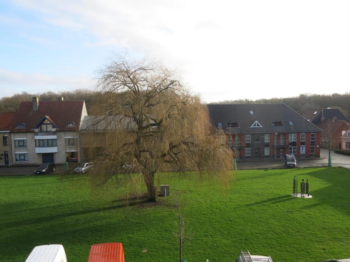 Ruim 2 slaapkamerappartement op de Markt in Houthulst 