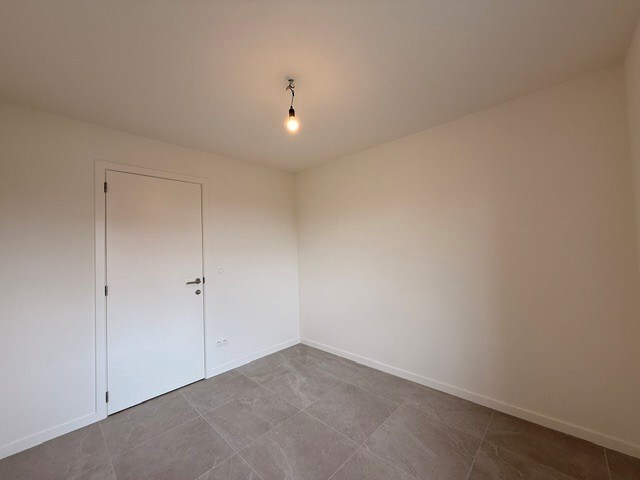 Halfopen nieuwbouwwoning met 4 slaapkamers gelegen te Opitter. 