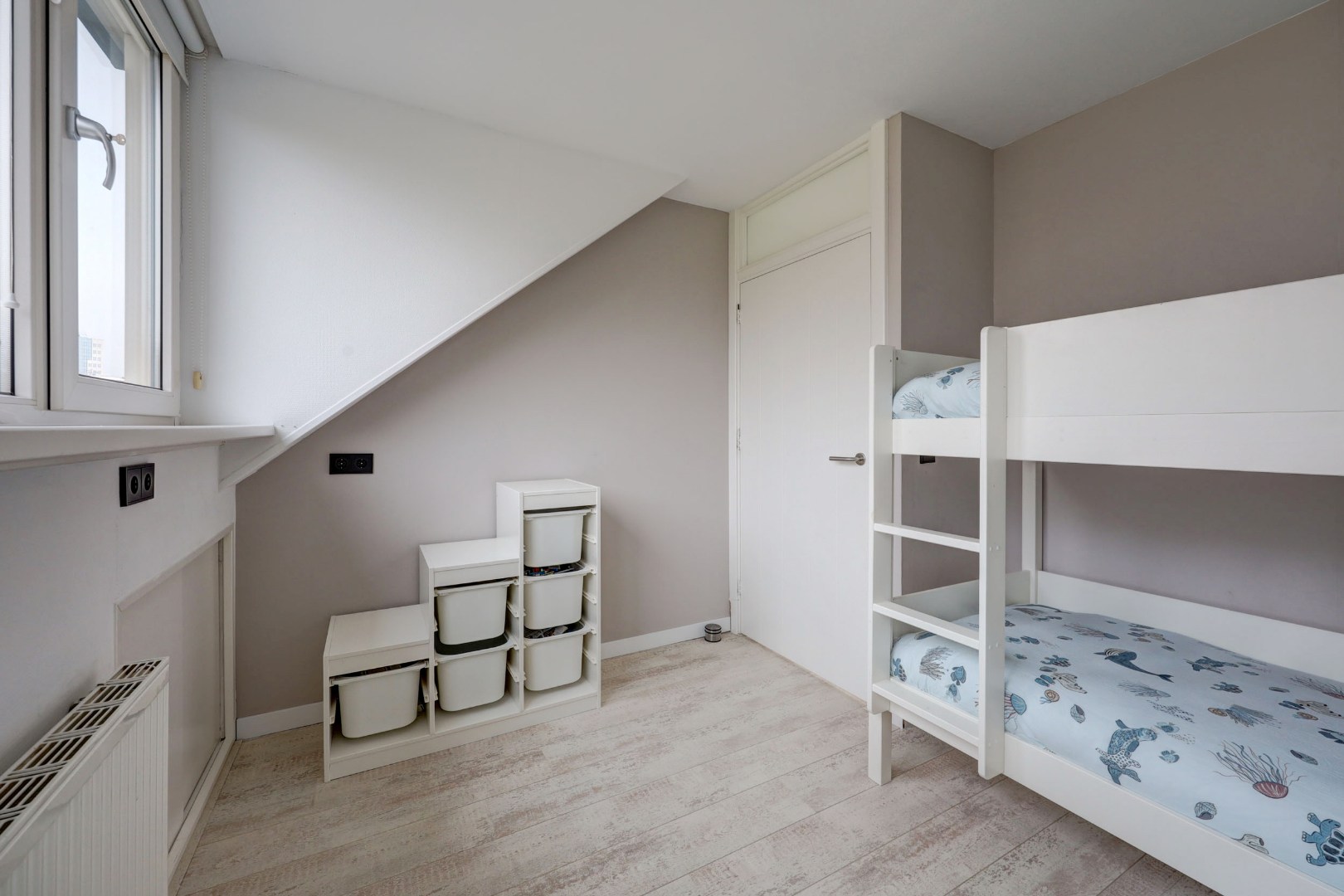 Energiezuinig (A++) en instapklaar 6-kamer gezinswoning met luxe keuken, vijf slaapkamers en zonnige tuin op het zuidoosten 