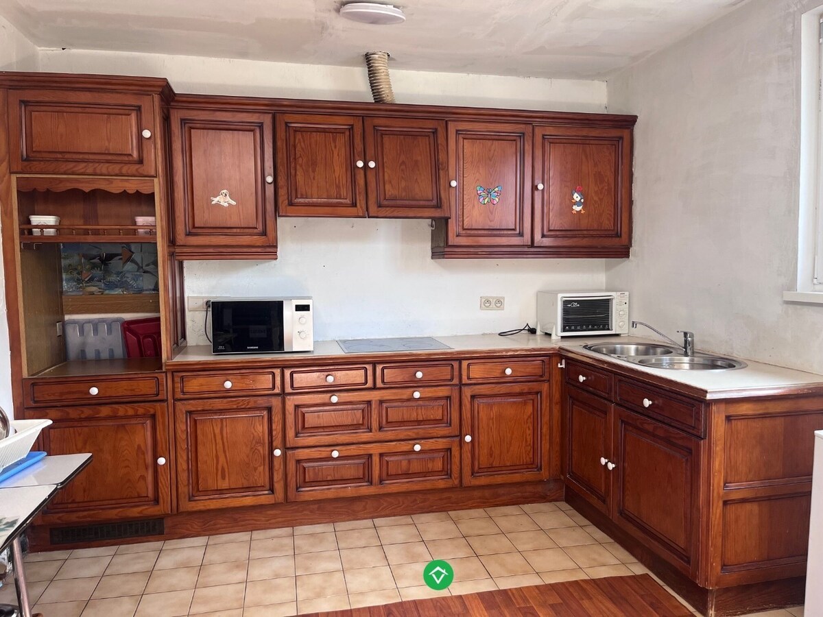 Comfortabel, op te knappen woonhuis met zonnige tuin, welgelegen in rustige buurt. 