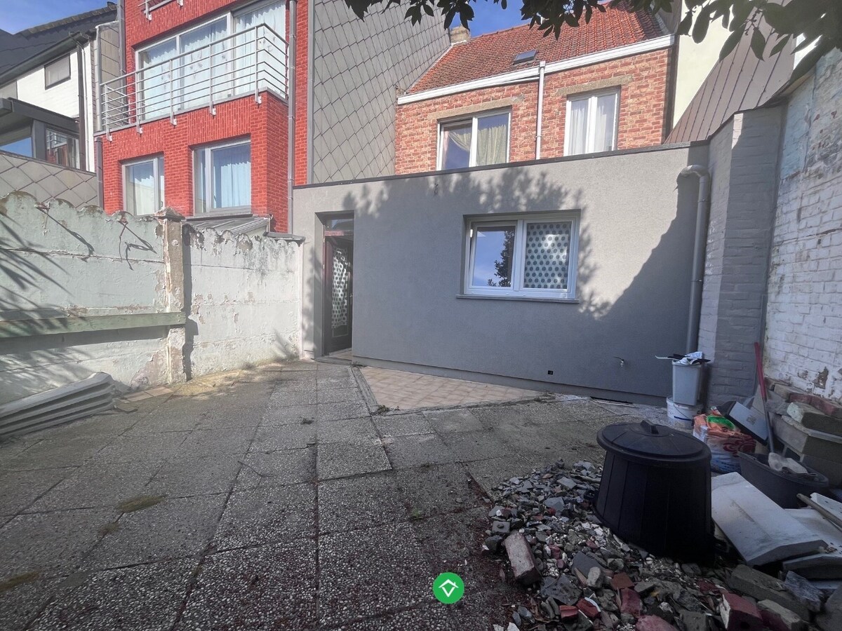 Comfortabel, op te knappen woonhuis met zonnige tuin, welgelegen in rustige buurt. 