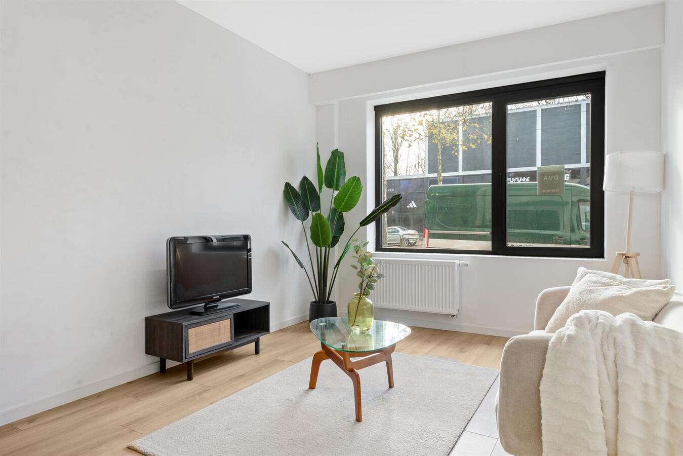 Gerenoveerd gelijkvloers appartement met ruime tuin! 