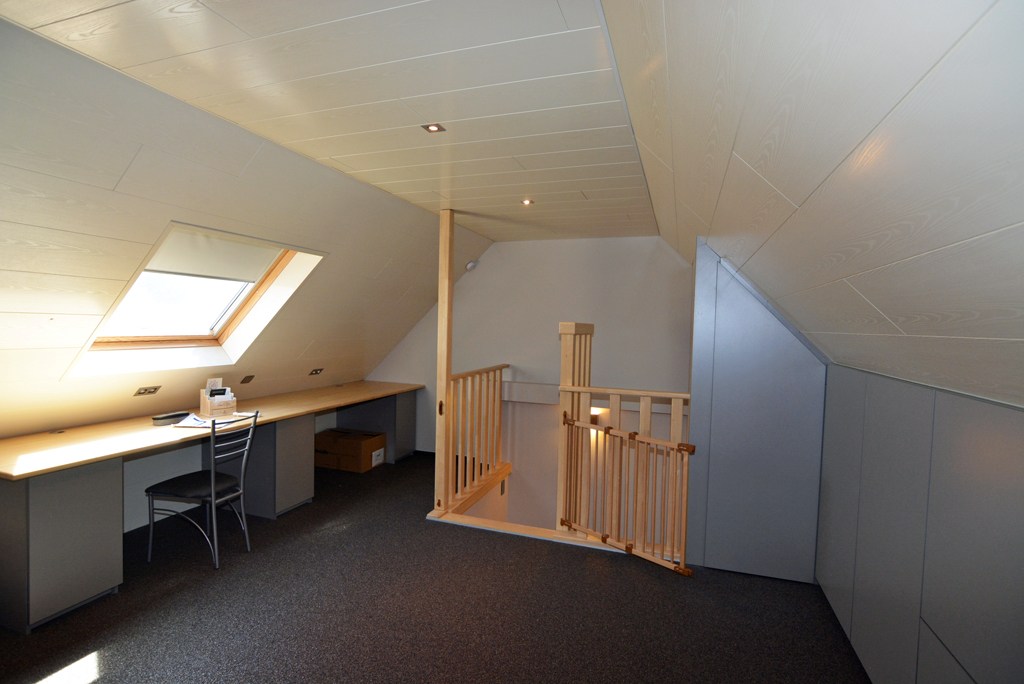 Modern triplex appartement met 3 slpks, terras, kelderberging en autostaanplaats. 