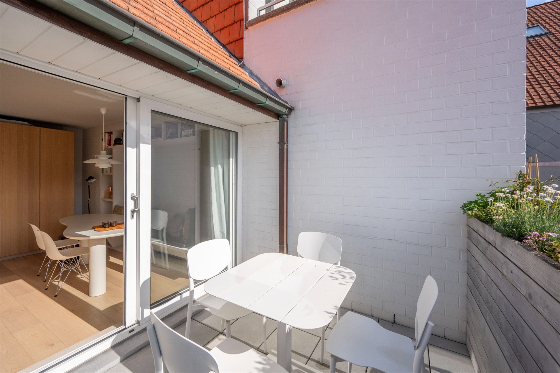 Stijlvol appartement met 2 zonnige terrassen op een toplocatie in Knokke Centraal gelegen tussen zeedijk en Lippenslaan. 
