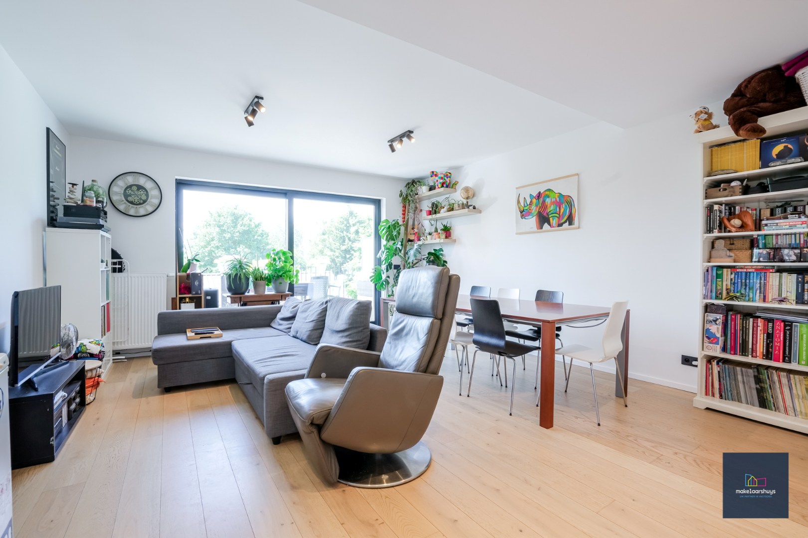 Instapklaar 2 slp. appartement met terras en grote gemeenschappelijke tuin. 