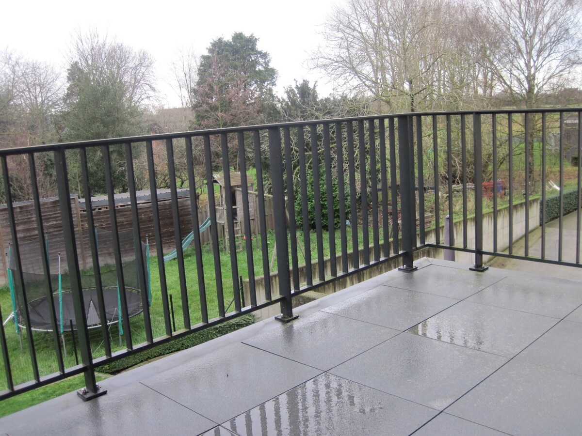 Modern, eigentijds BEN appartement . 