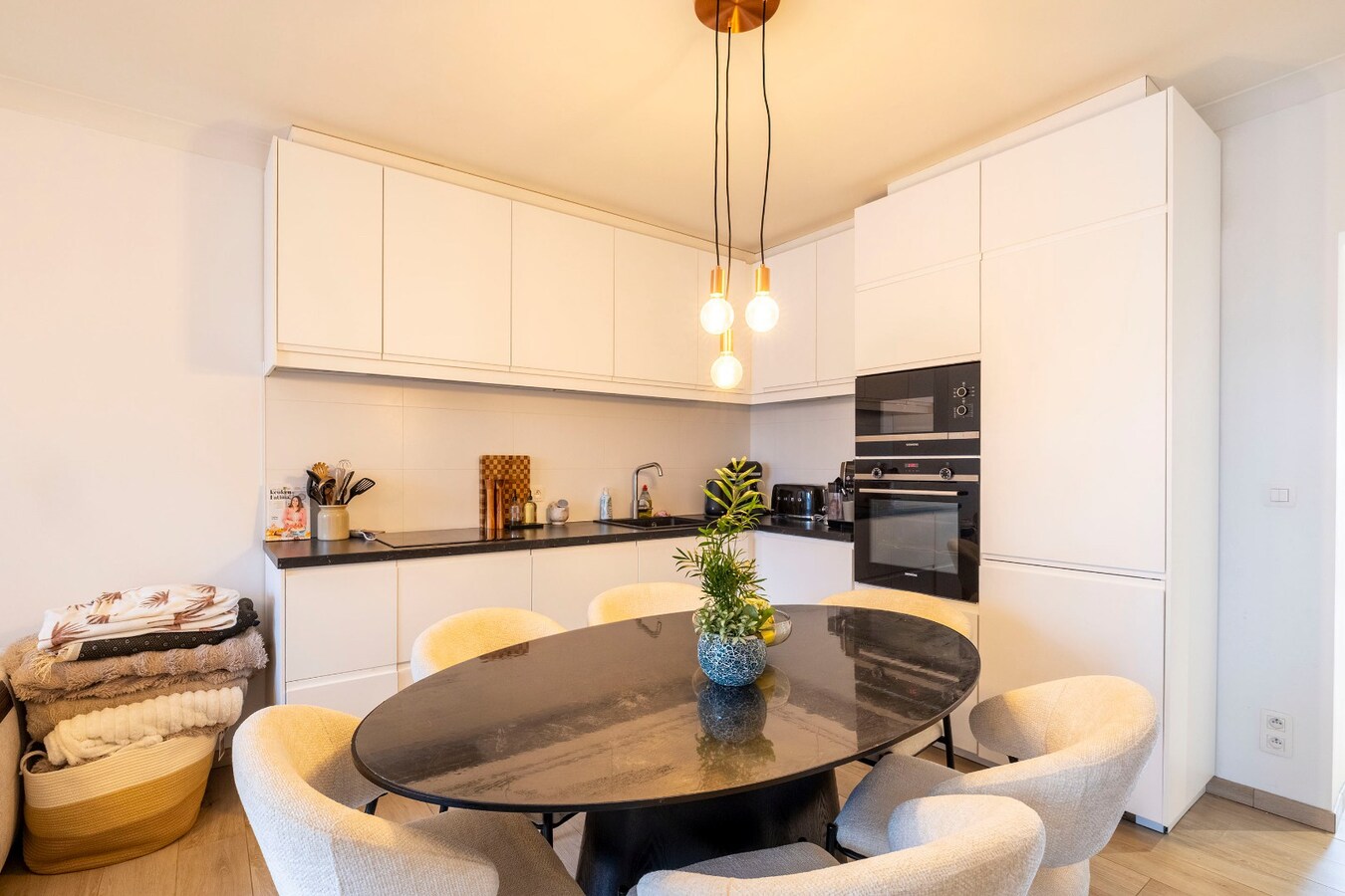 instapklaar appartement met 2 slpks - ideale locatie 