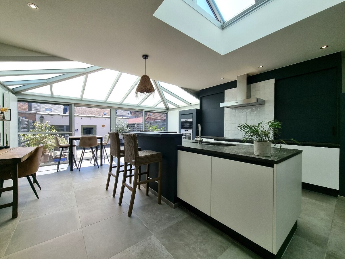 Verrassend mooie gezinswoning met tuin en dubbele garage - Zeebrugge 