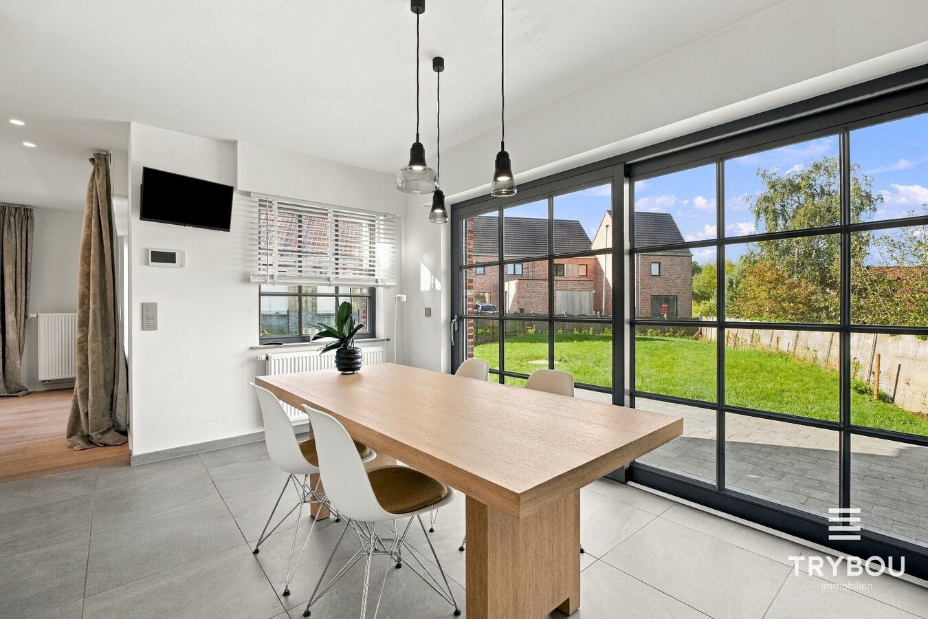 Alleenstaande luxueuze woning met 5 slaapkamers! 
