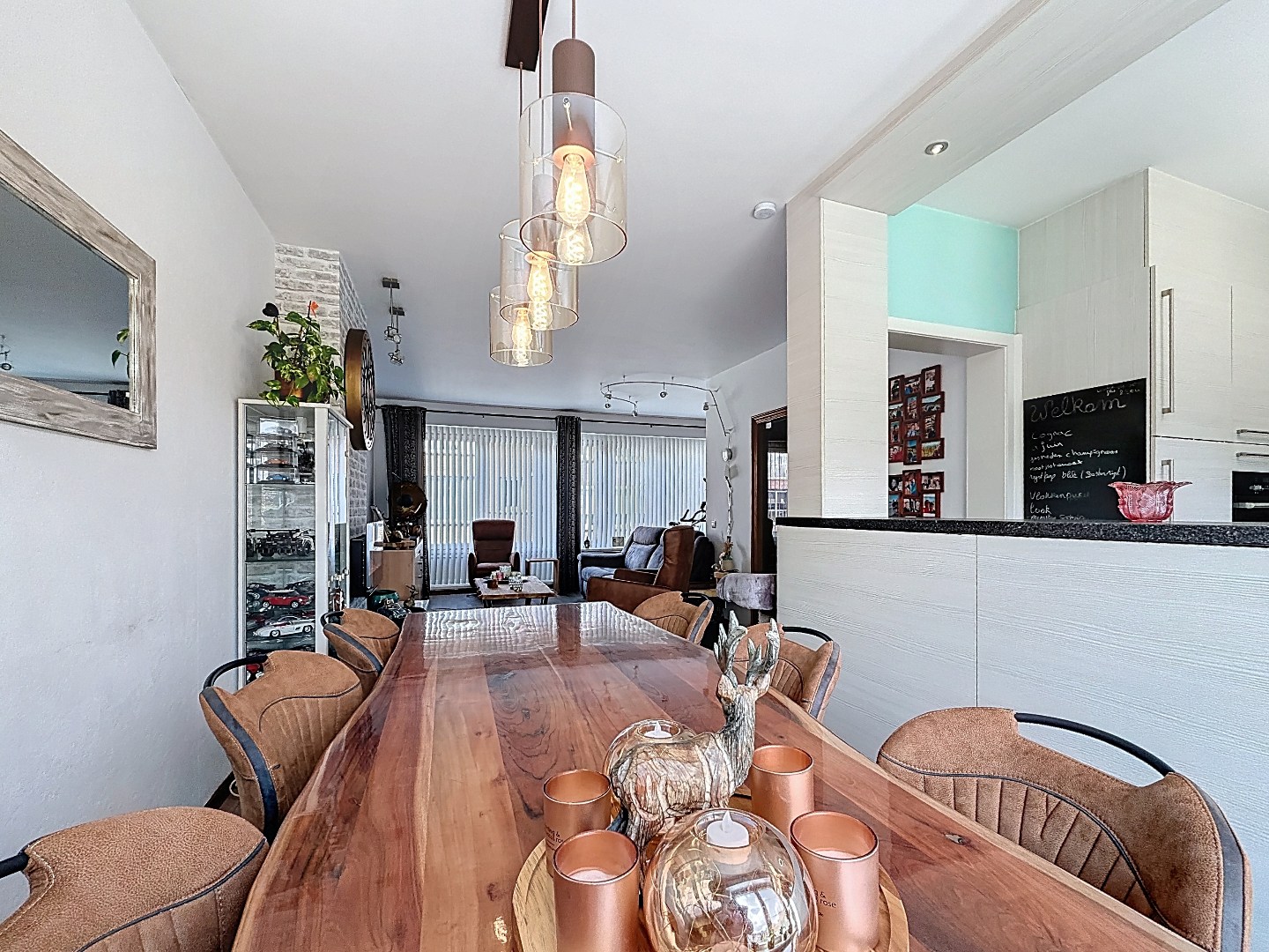 Instapklare bel-etage woning met mooi aangelegde tuin in Merksem 