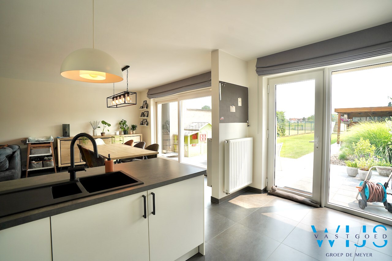 INSTAPKLAAR woonhuis met ZUIDgerichte tuin te Boekhoute ! 