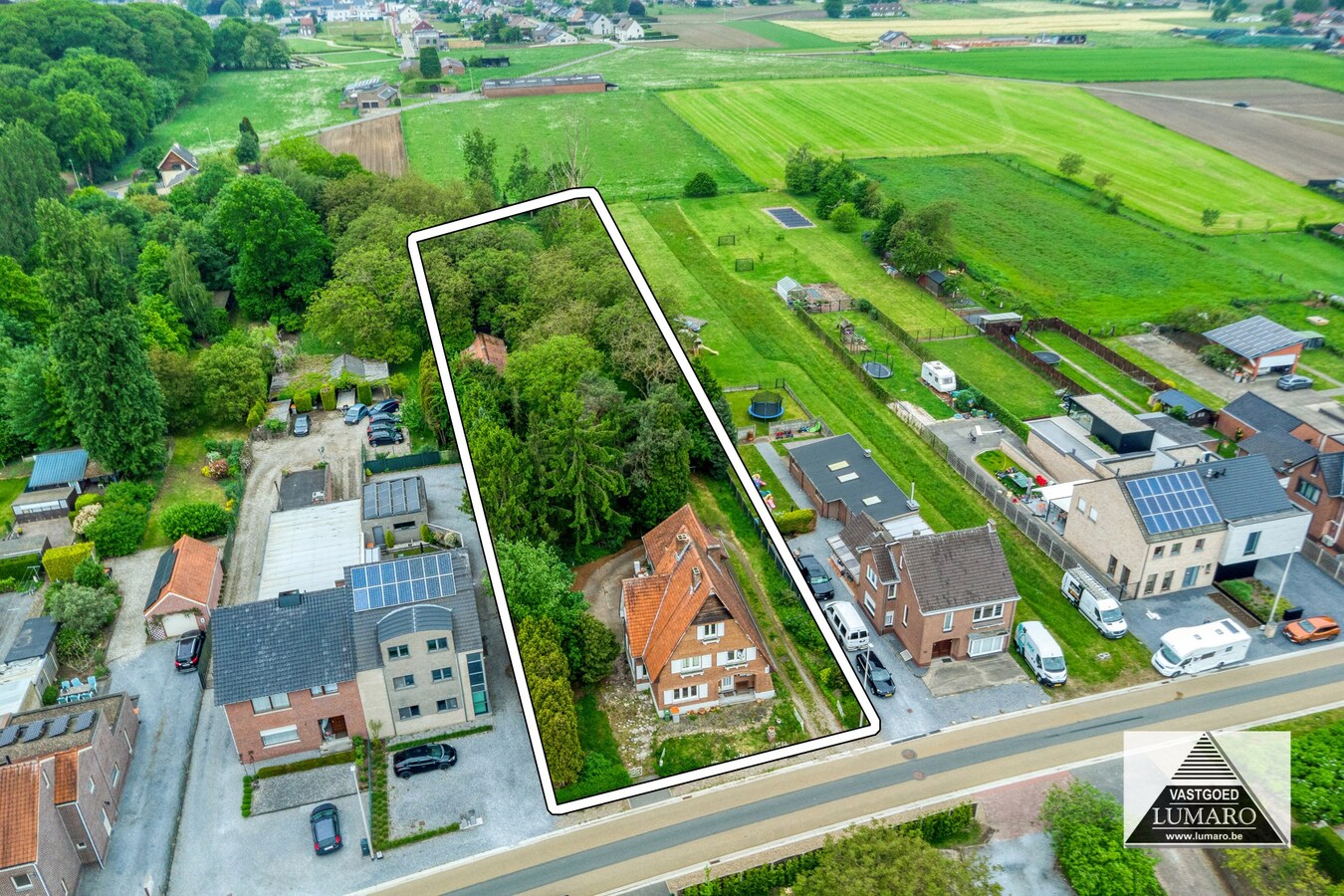 Charmante, op te knappen woning op perceel van 4.600 m² 