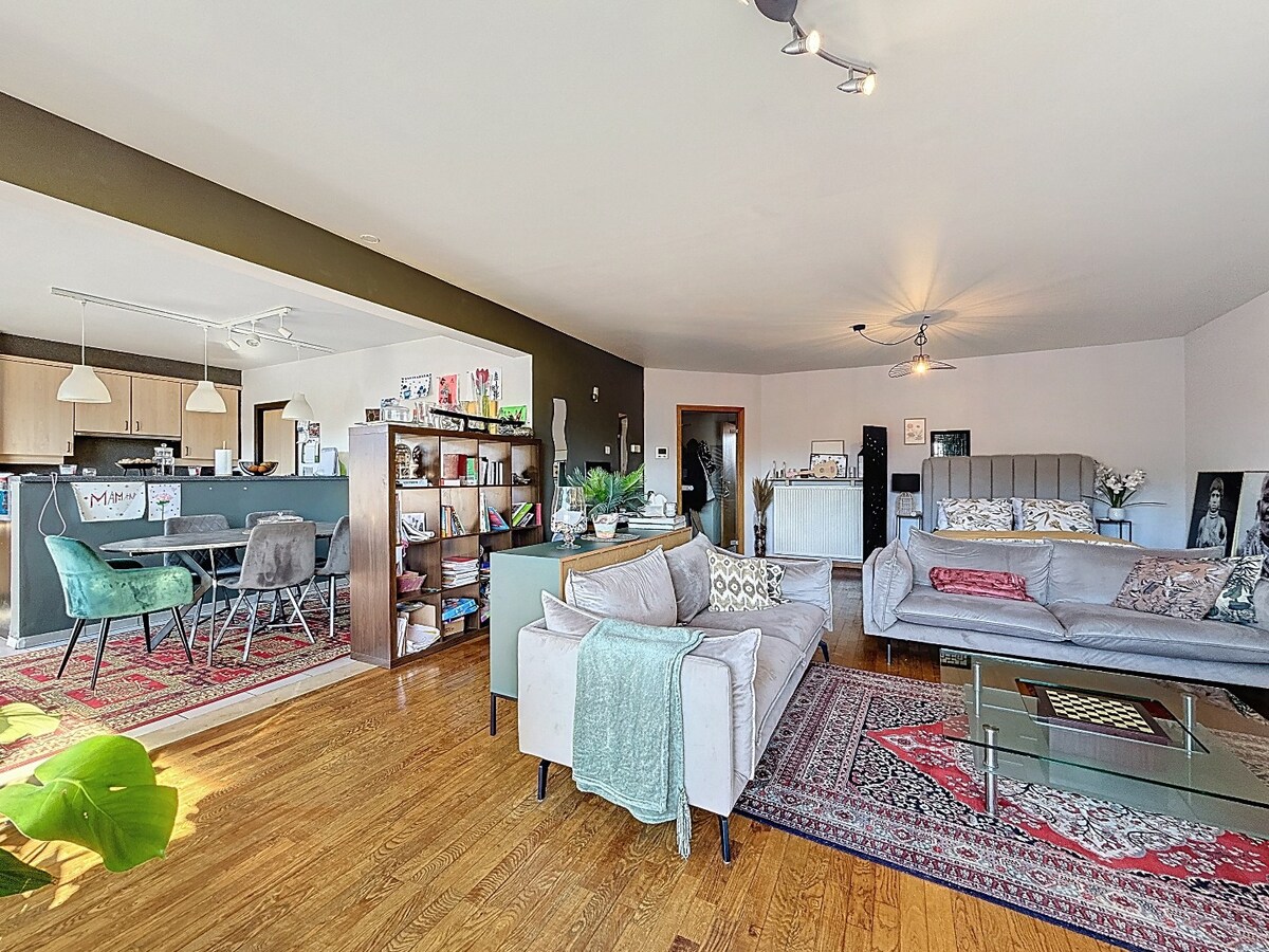 Penthouse met zonneterras en garagebox te centrum Zottegem 