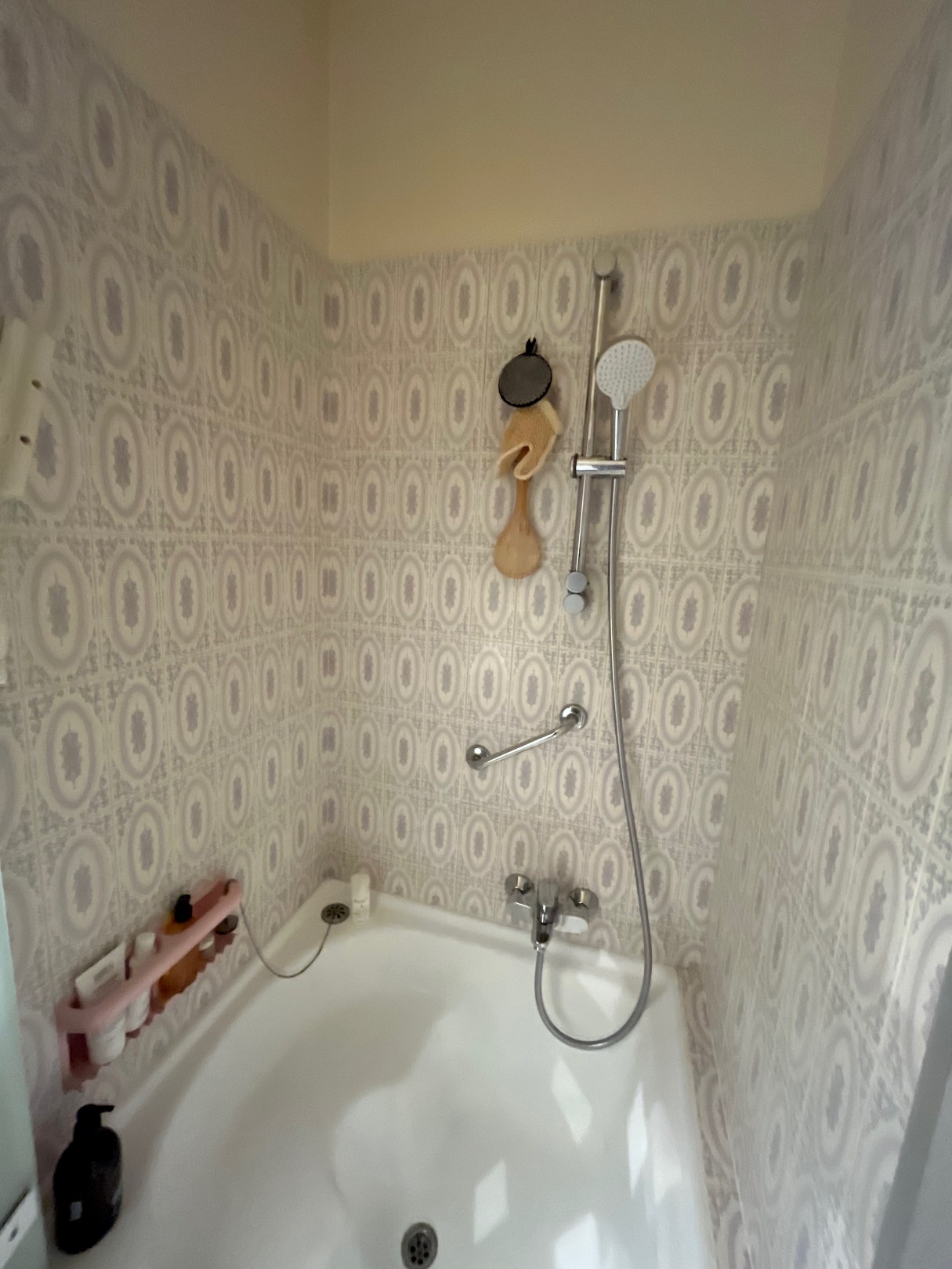 GEMEUBELD - Instapklare studio met frontaal zeezicht centraal gelegen tussen het Van Bunnenplein &amp; Albertplein. 