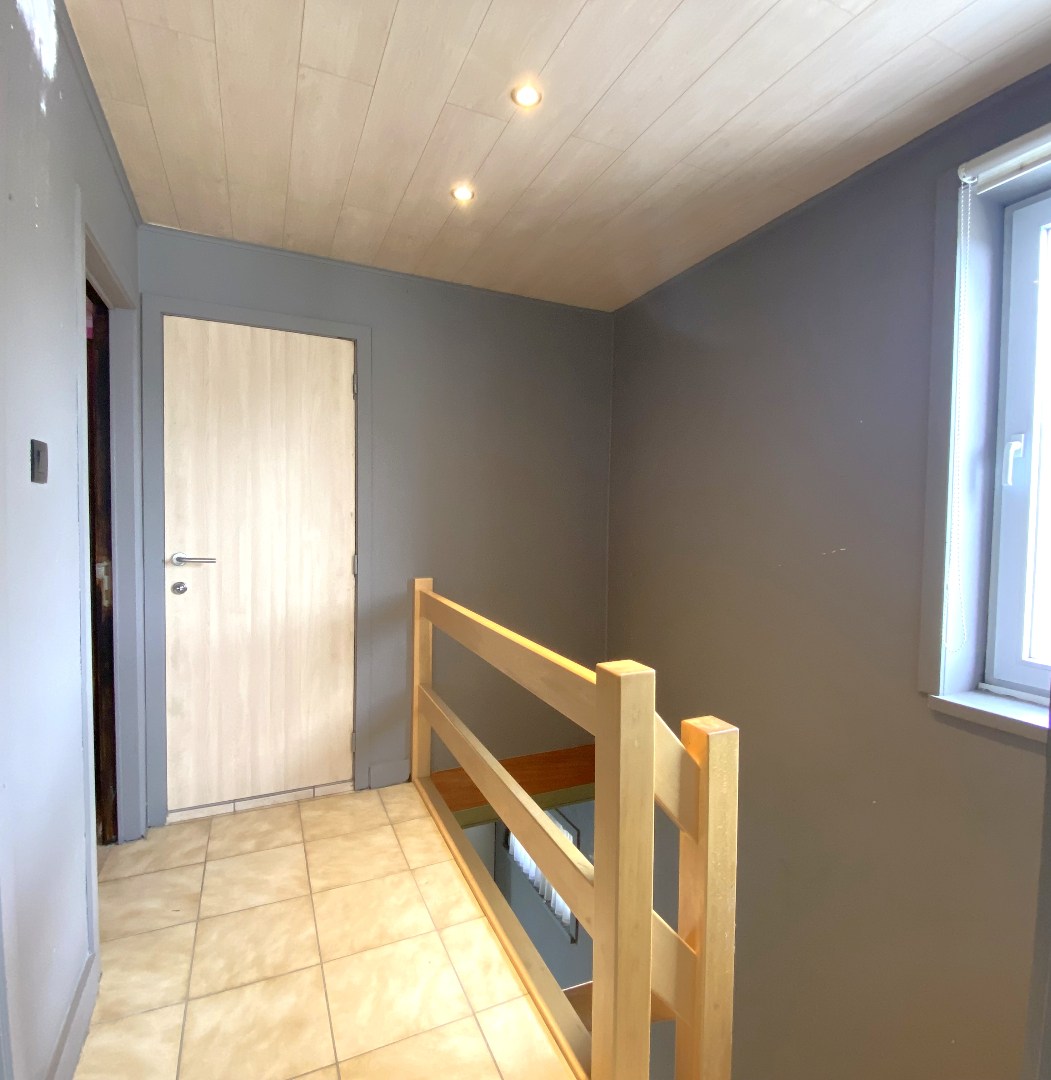 Instapklare en gerenoveerde gezinswoning op goeie centrale ligging! 