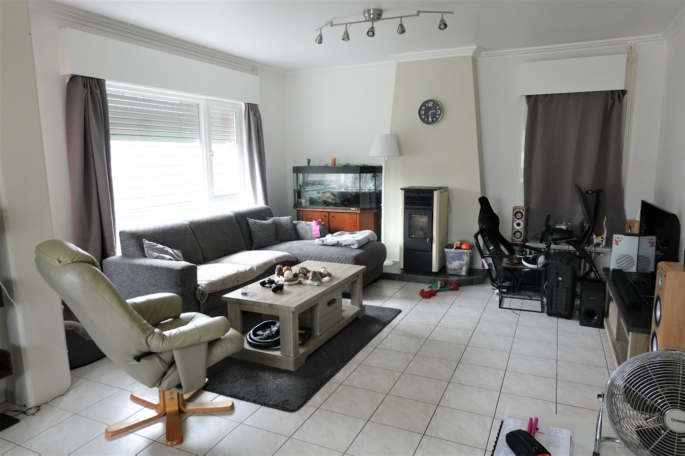 Halfopen woning met garage 