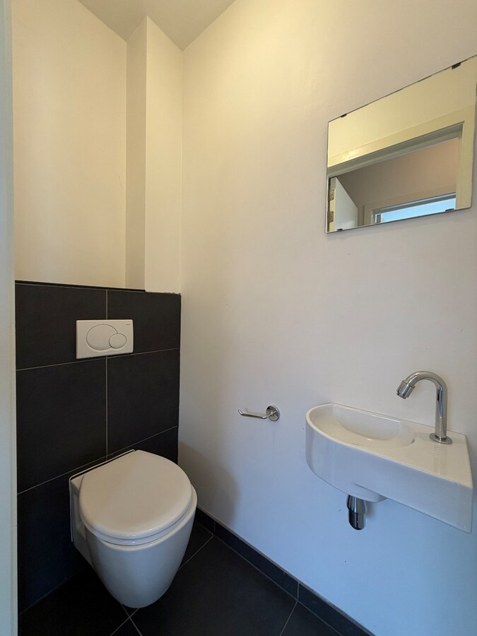 2 slpk-appartement nabij allerhande voorzieningen. 